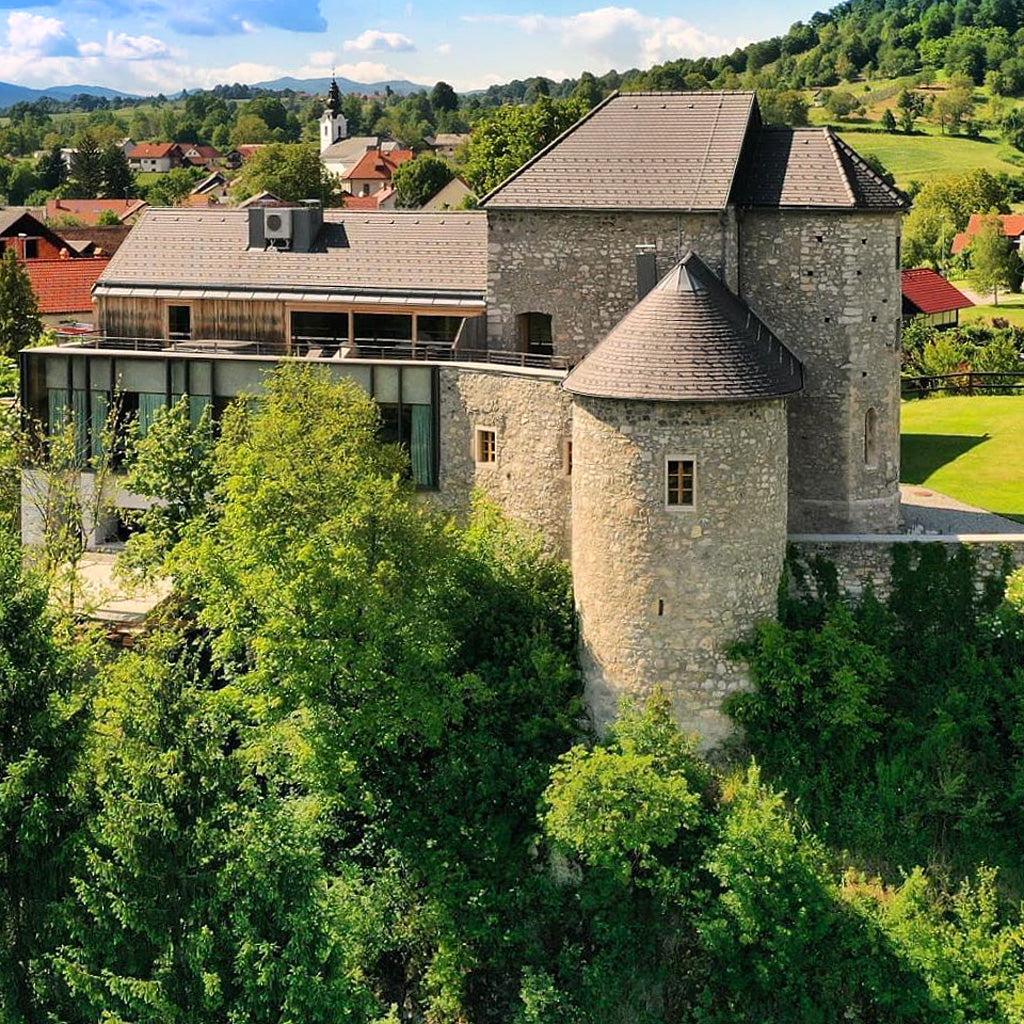 "Villa"(Castle)