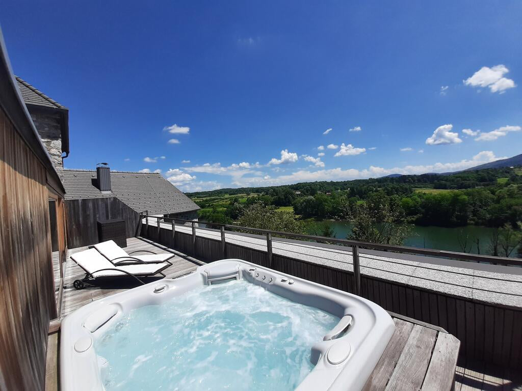 Zasebni spa apartma z jacuzzijem in savno