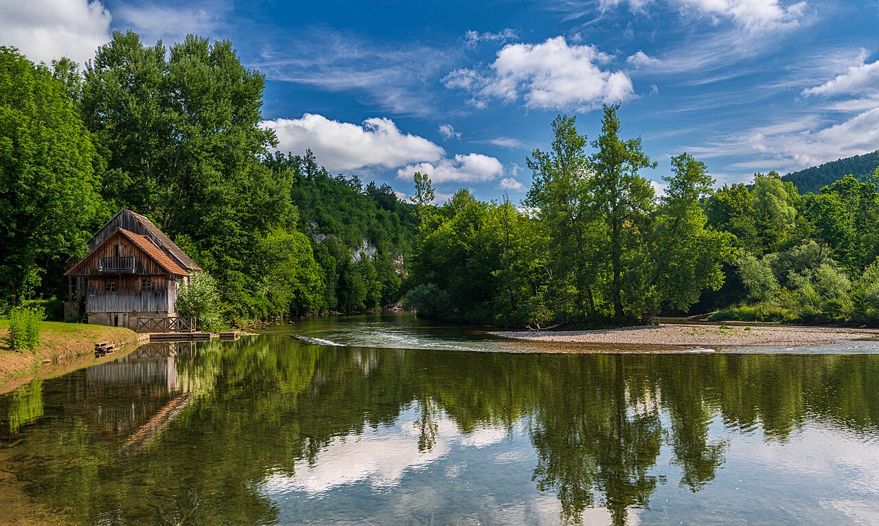 Damelj, vas na širšem območju Mlinarske poti